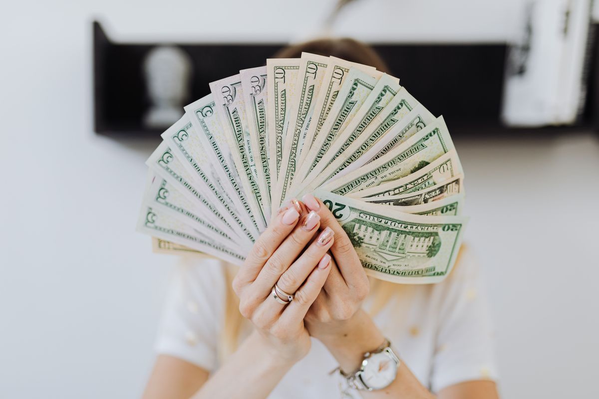 Qual banco oferece menor taxa de empréstimo: comparativo completo
